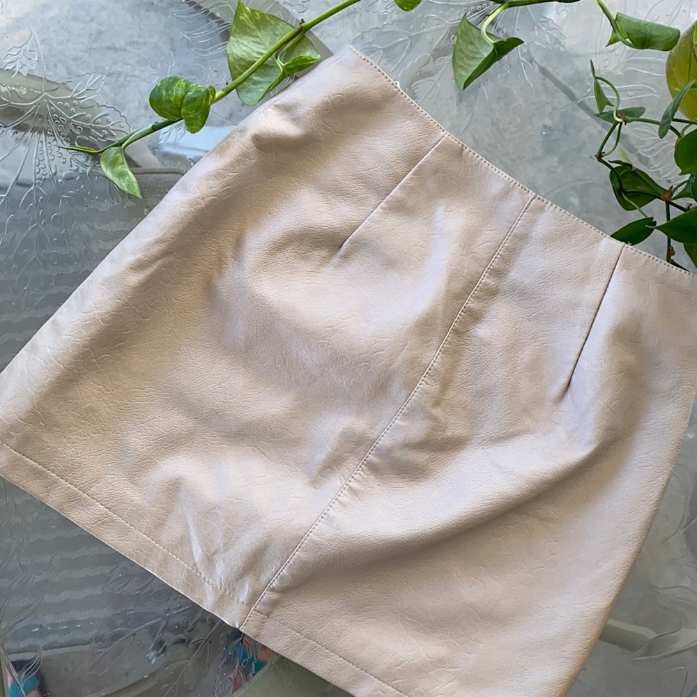 NWT Forever 21 small women’s mini skirt